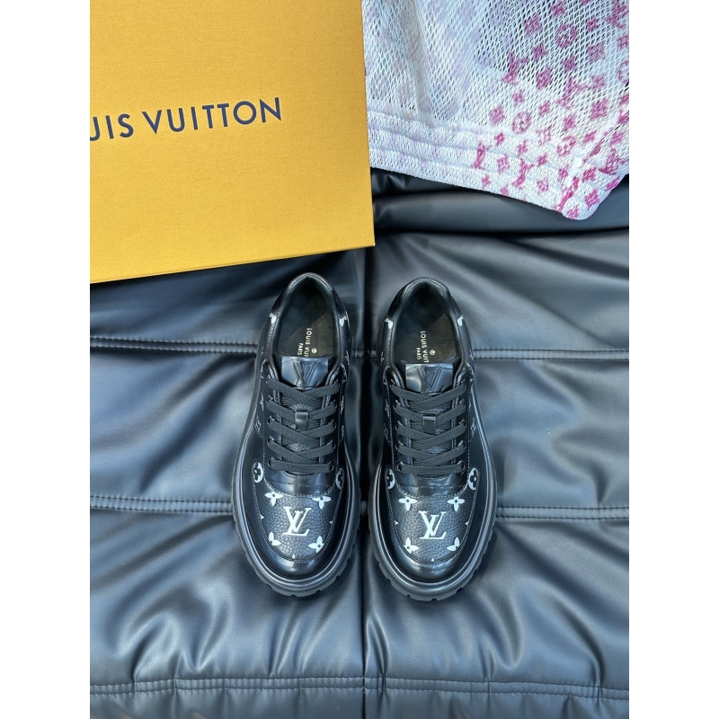 l**is V*t*n sneakers